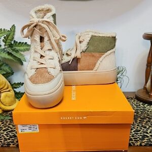 Rocket Dog Flair Chunky Platform Sneaker. Mauve Combo